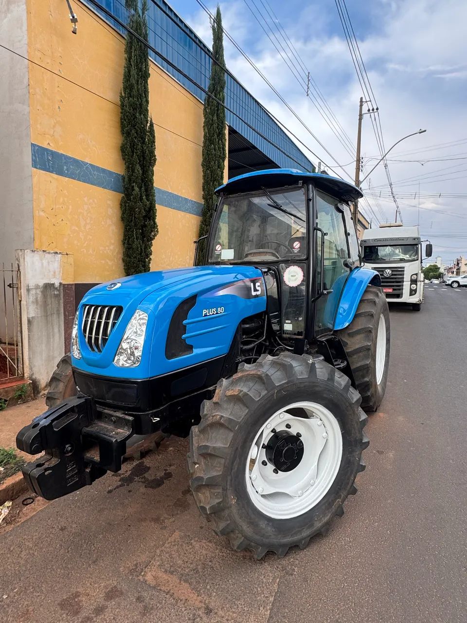 Trator LS 80 Plus 2017 Cabinado