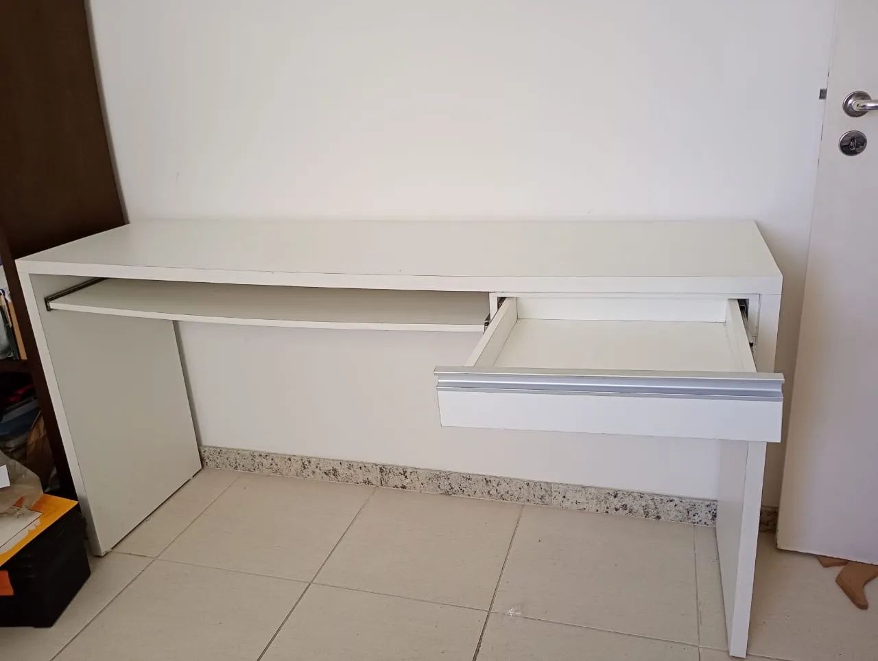 Escrivaninha branca com gaveta - Foto 4