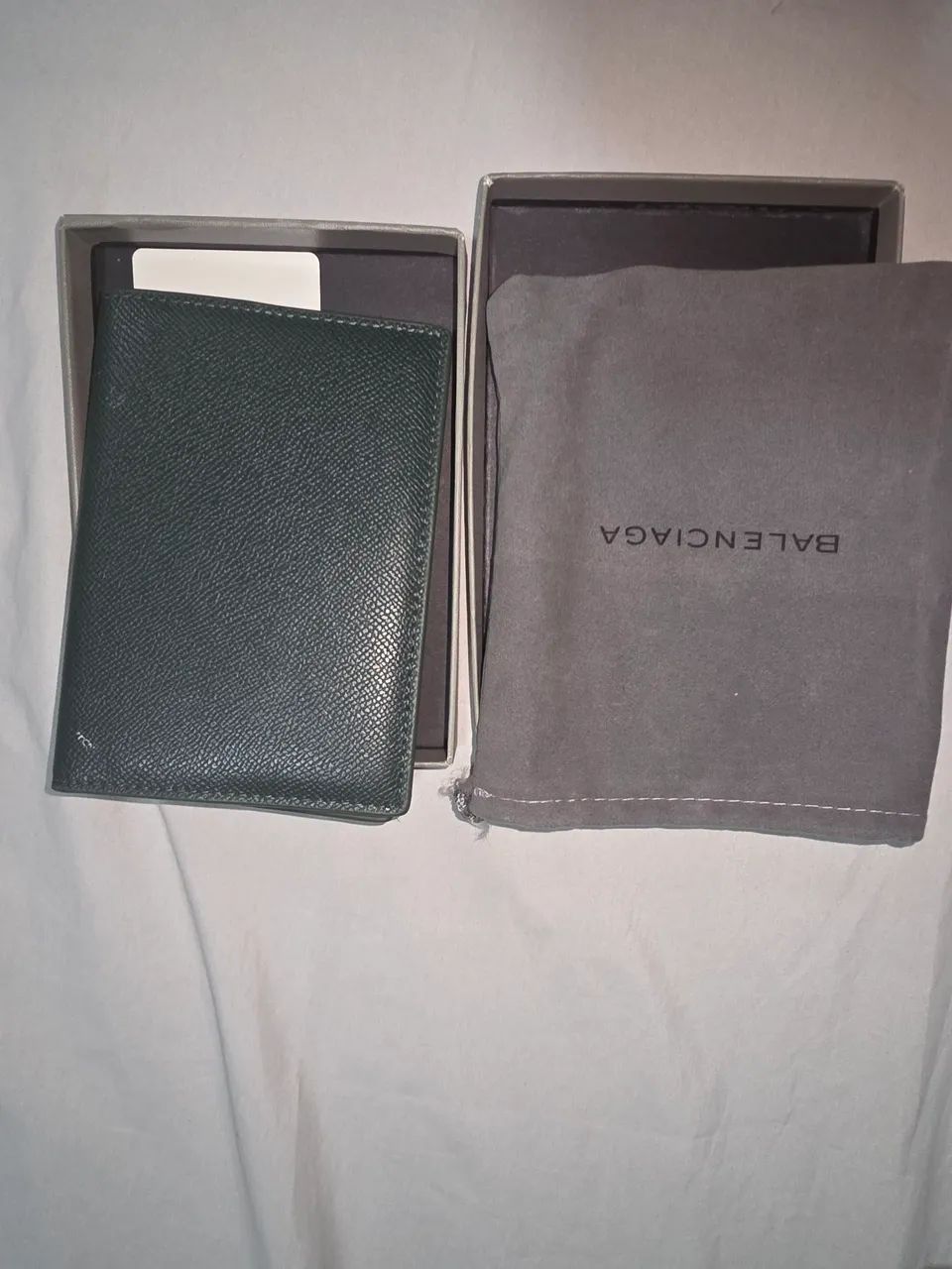 Balenciaga passaporte - Foto 2