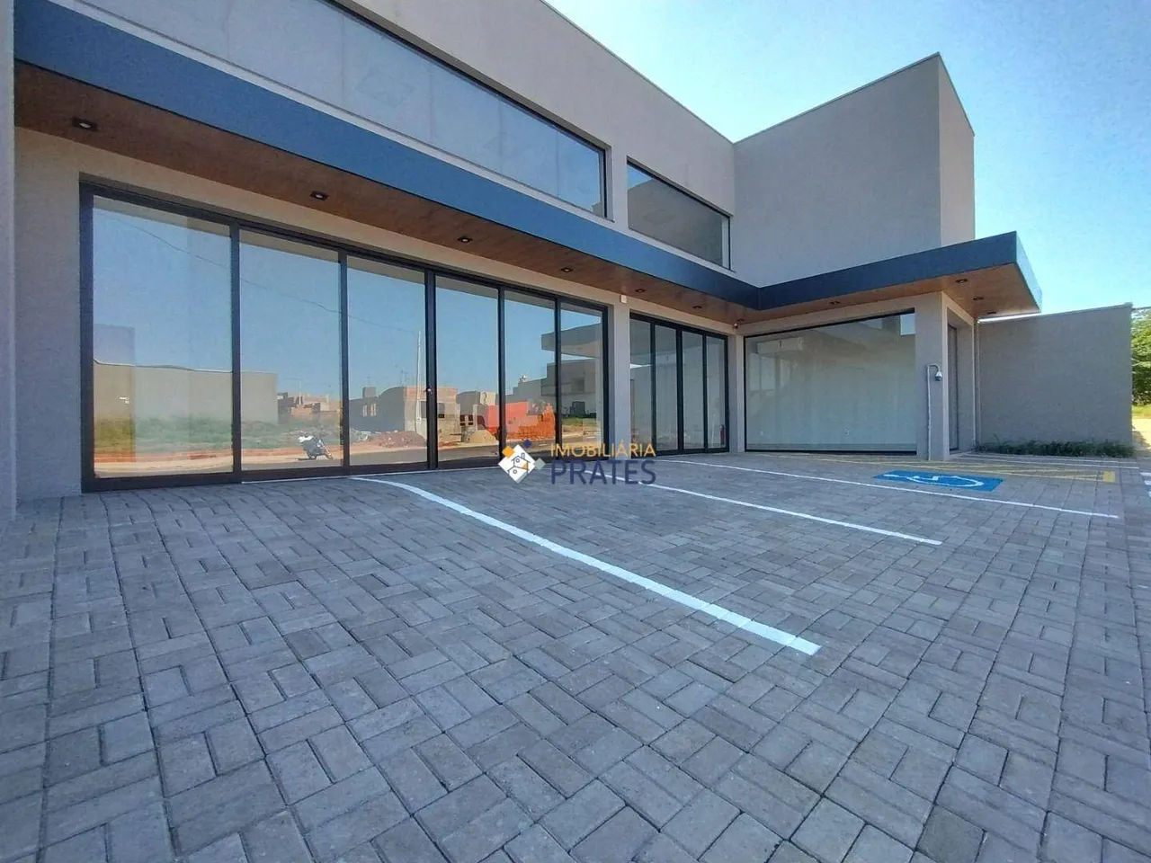 Linda sala comercial para locação, mobiliada, no bairro no Set Sul, localizado na avenida