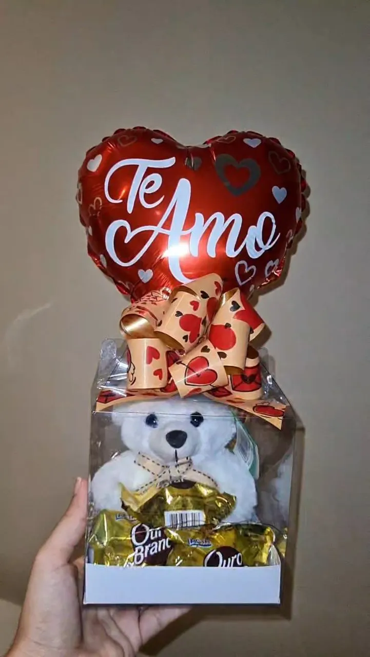 Cesta de Presente Romântica - Urso, Chocolate e Balão