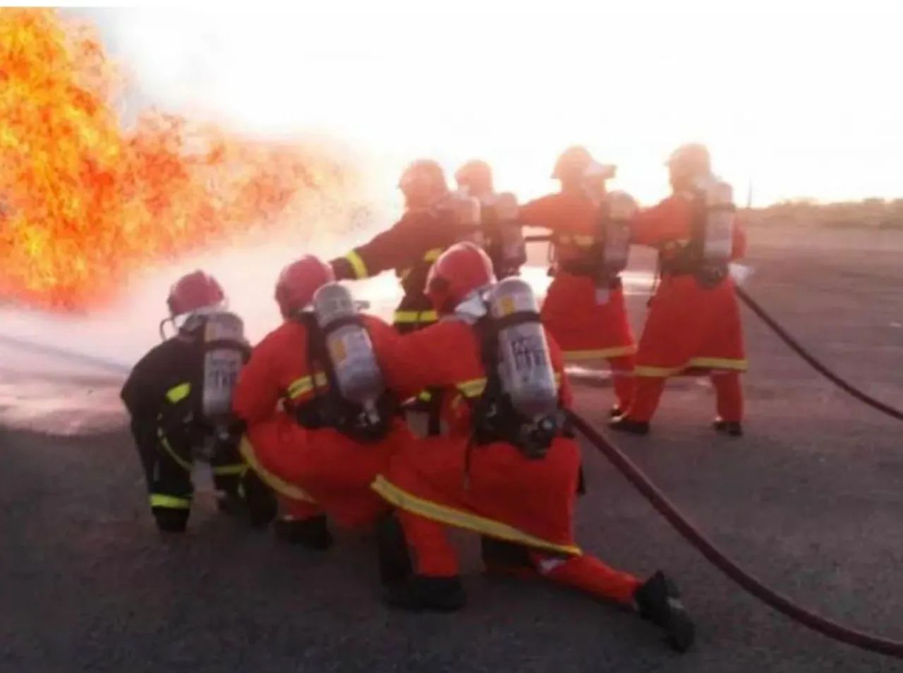 Cursos Com Certificado - Treinamento de Brigada, NR's e Primeiro Socorros - Foto 2