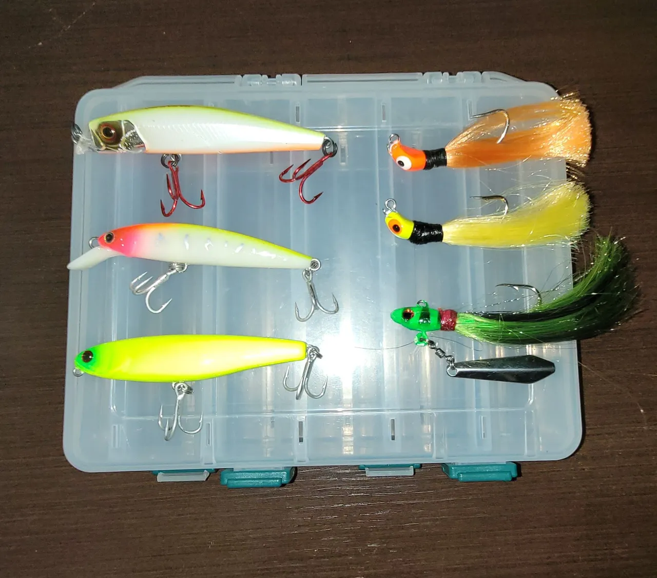 Kit Iscas Artificias + Caixa