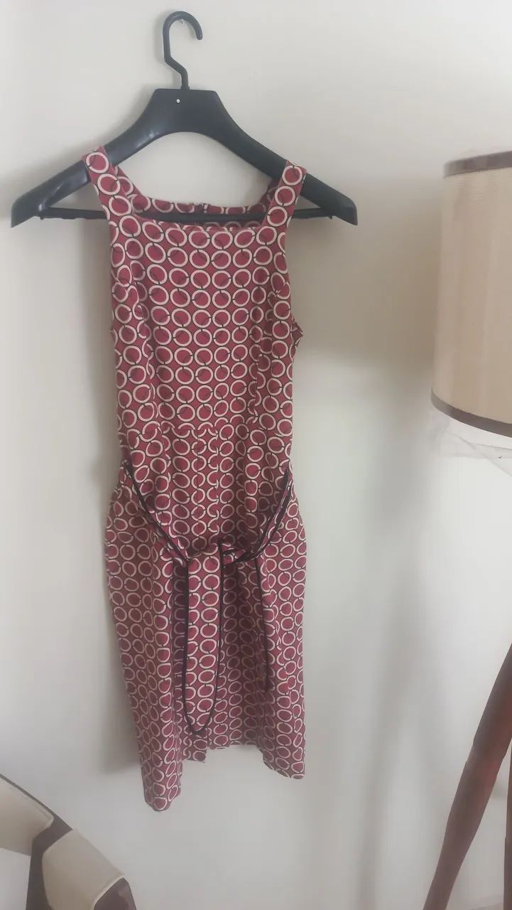 Vestido estampado detalhes