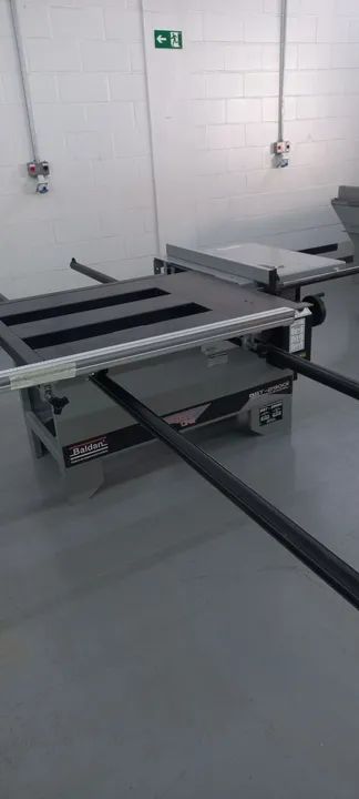 Serra Esquadrejadeira BST 2900i Baldan semi nova