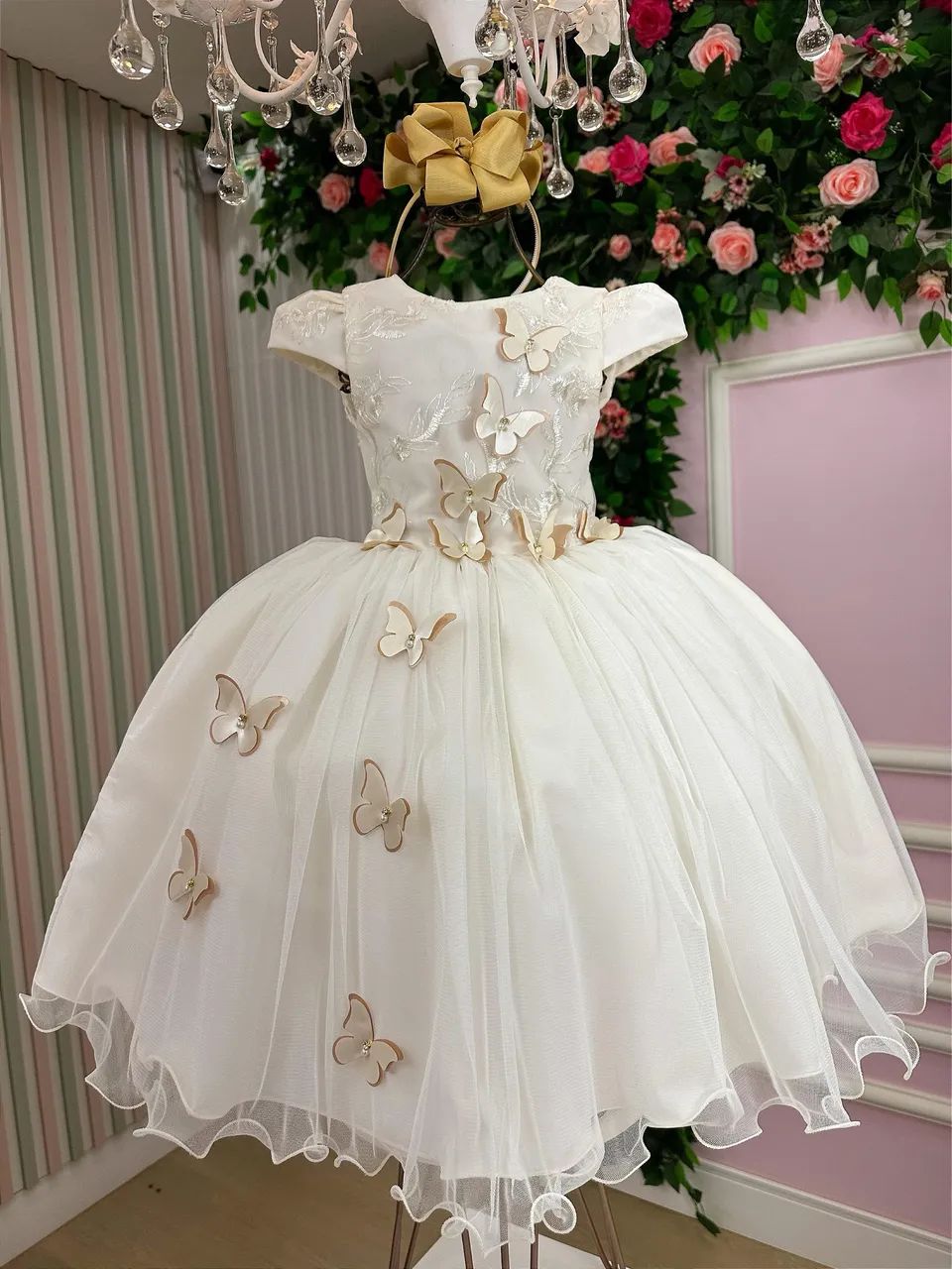 Vestidos Luxo com Apliques de Borboleta 