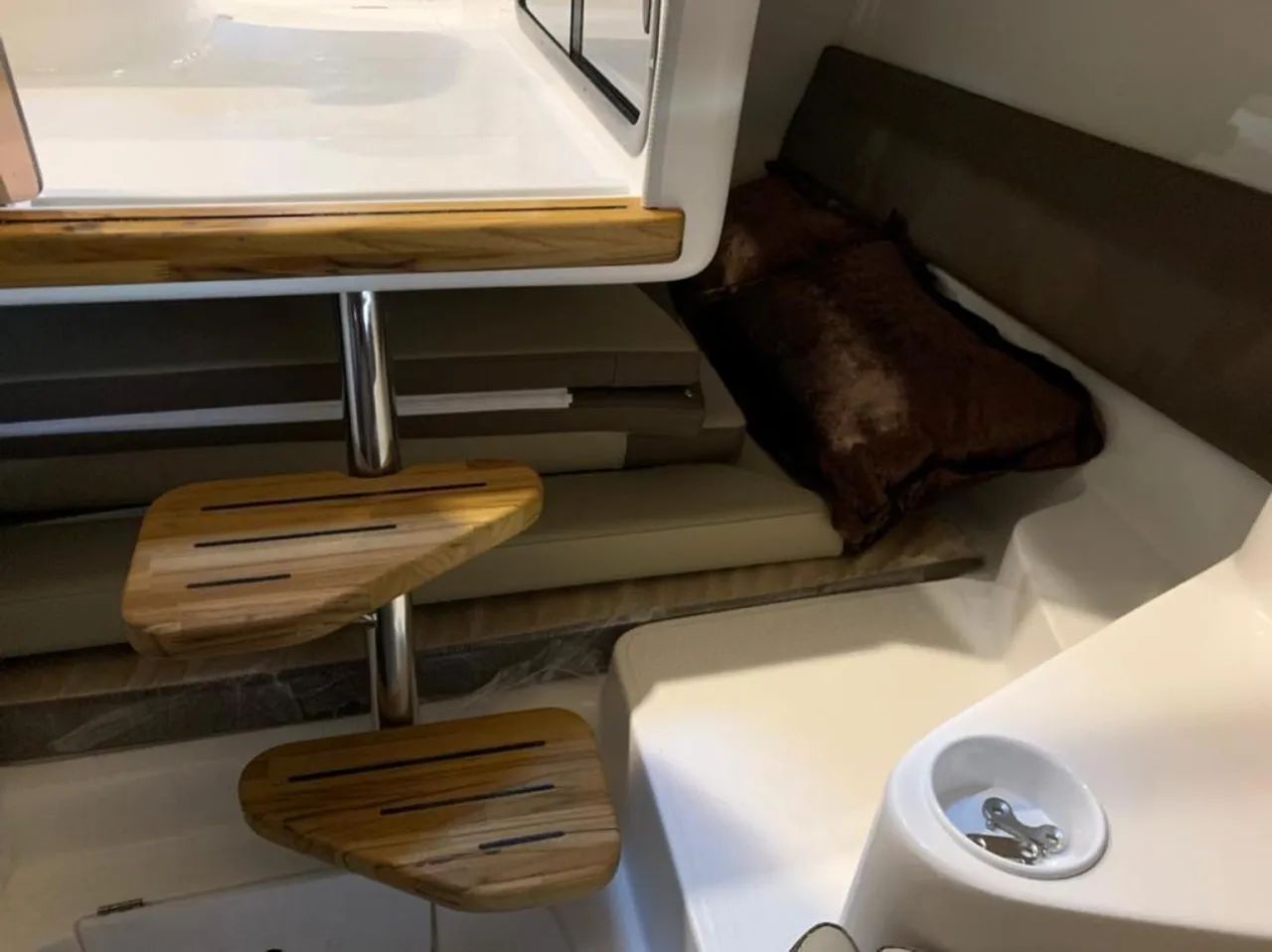 TRITON 300 SPORT + MONTAGEM DE SÉRIE + MERCRUISER 6.2L 300HP + ACESSÓRIOS - Foto 7