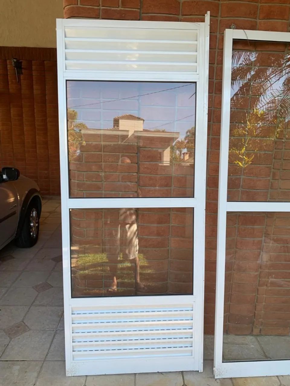 Porta Balcão Branca de 2 Folhas De Vidro (folha: 2,10m X 0,84m) - Foto 2