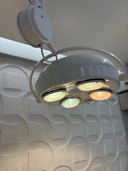 Foco cirúrgico de teto.  - Foto 2