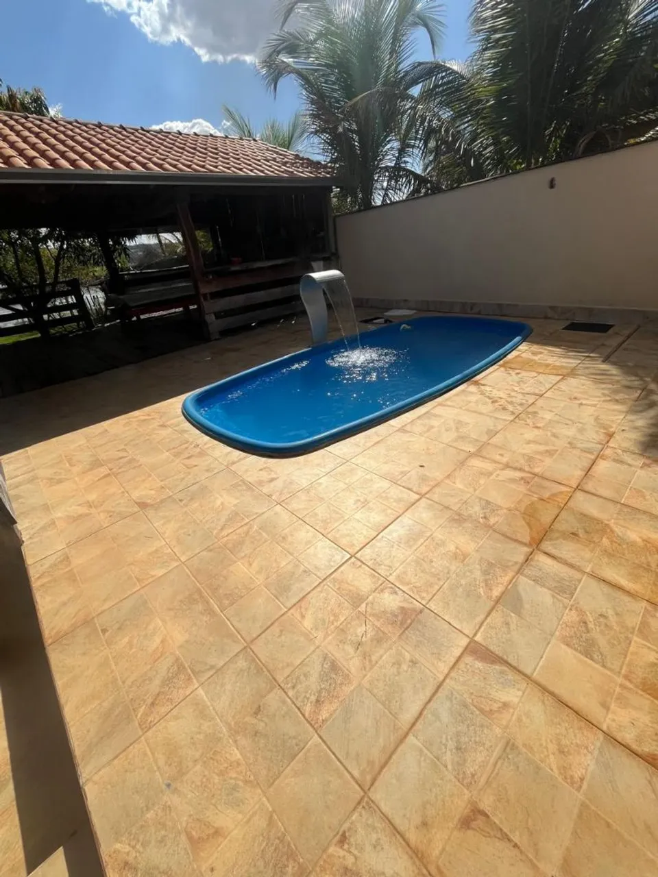 Vende se um rancho no rochedo