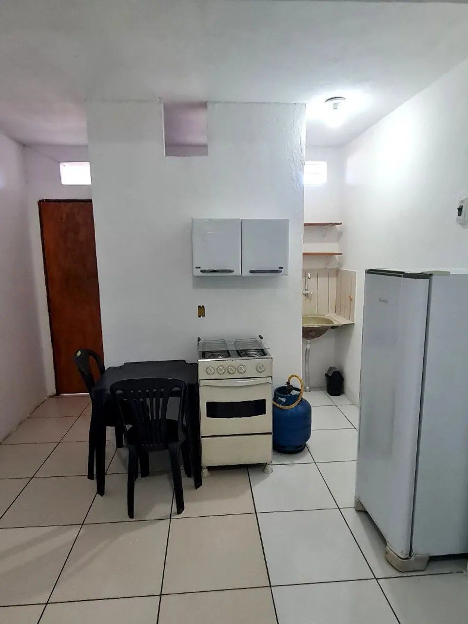Kitnet mobiliado no Montese