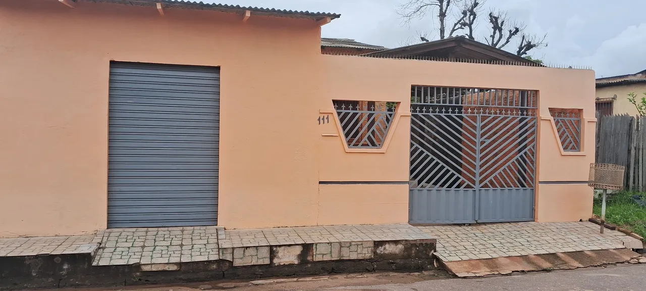 Casa 2 suítes e 1 quarto