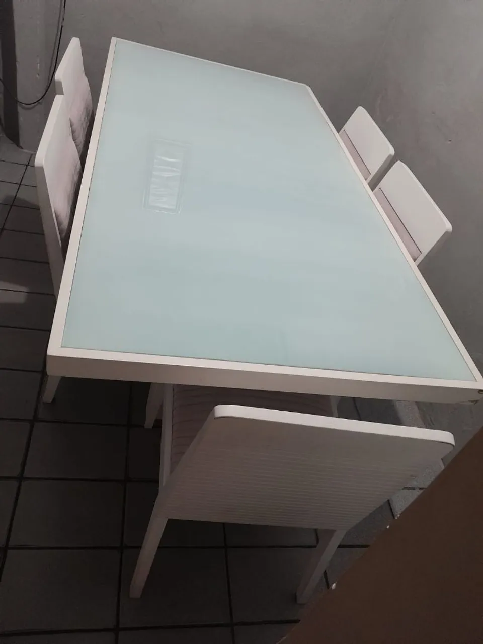 Mesa de jantar com tampo de vidro