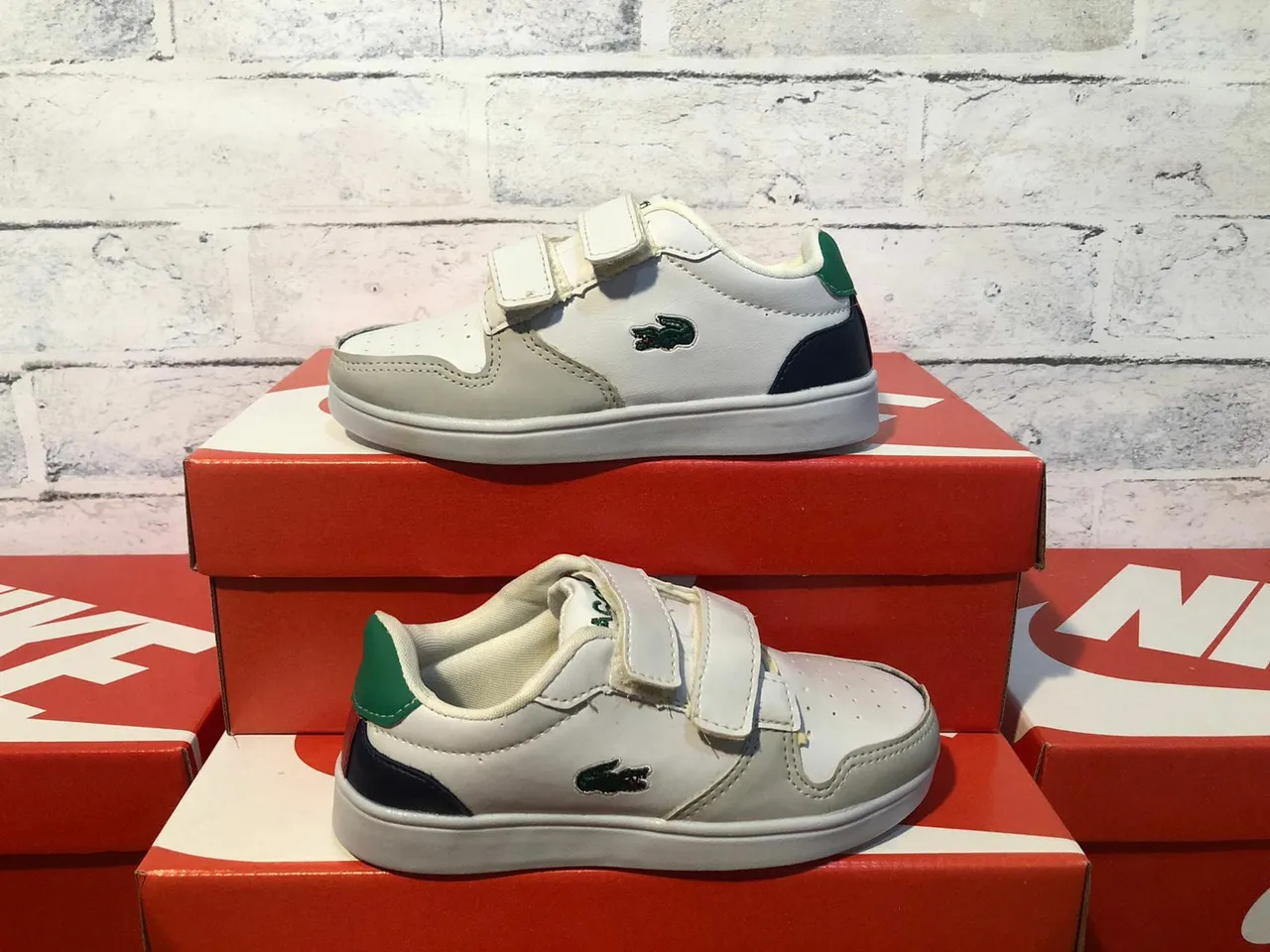 Tênis infantil Lacoste $75