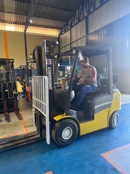 Empilhadeira Jungheinrich 2017 triplex 6 mil horas - Foto 3