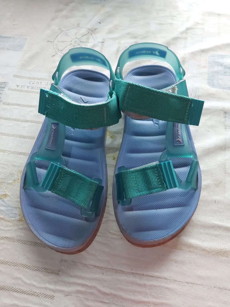 Sandália havaianas azul menino