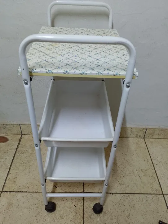 Carrinho auxiliar estética e de Serviços com 3 Prateleiras