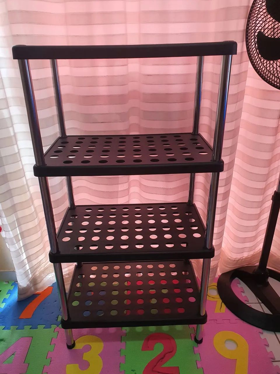ESTANTE DE METAL E PLÁSTICO COM QUATRO PRATELEIRAS - Foto 2