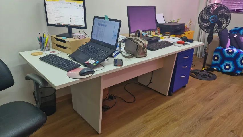 Mesa de escritório64728433488129122