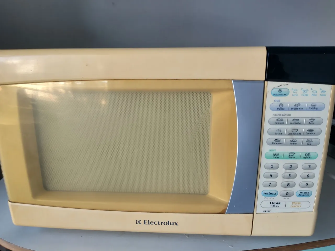 Microondas funcionando 150,00
