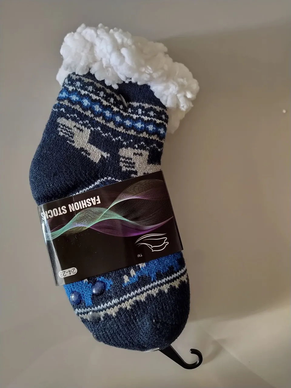Pantufas infantis de lã com detalhe de pompom