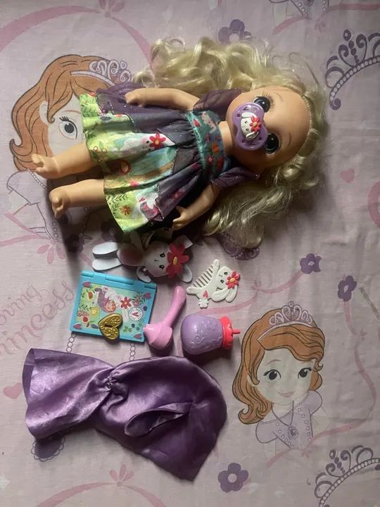 BABY ALIVE ERA UMA VEZ, COM ACESSÓRIOS EMITE 40 SONS E FRASES HASBRO ENVIO ?  - Foto 4