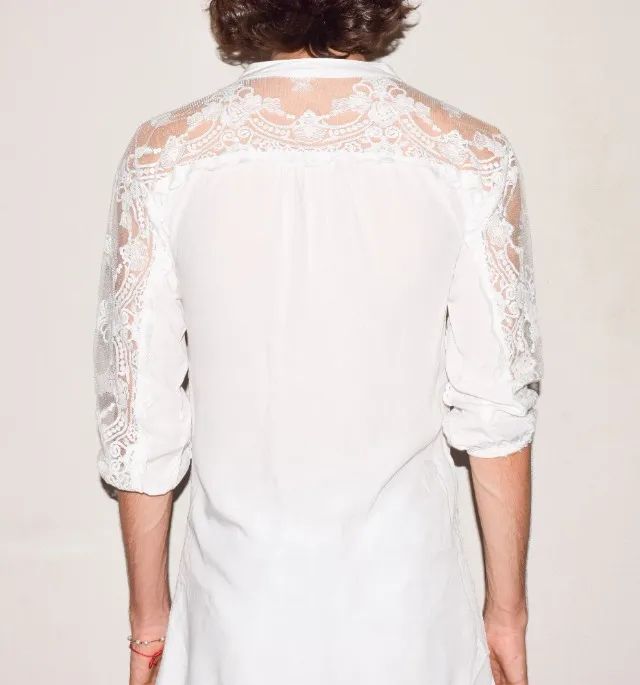 camisa branca com renda - tamanho p - Foto 5