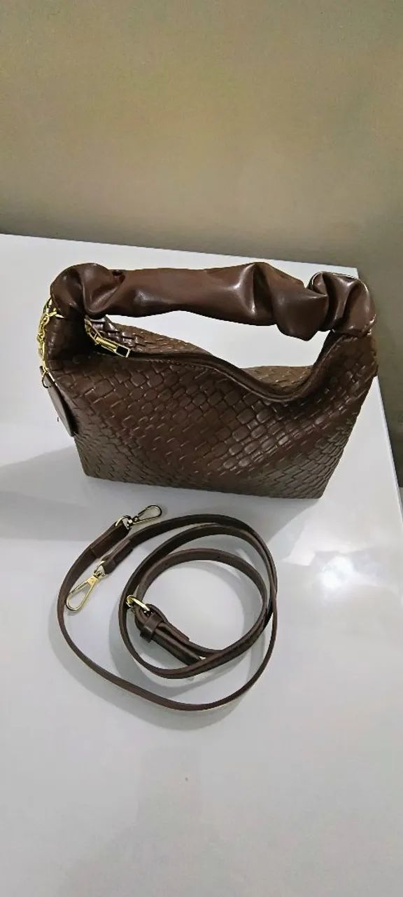 Vende-se Bolsa pequena de mão e ombro cor marrom  - Foto 2