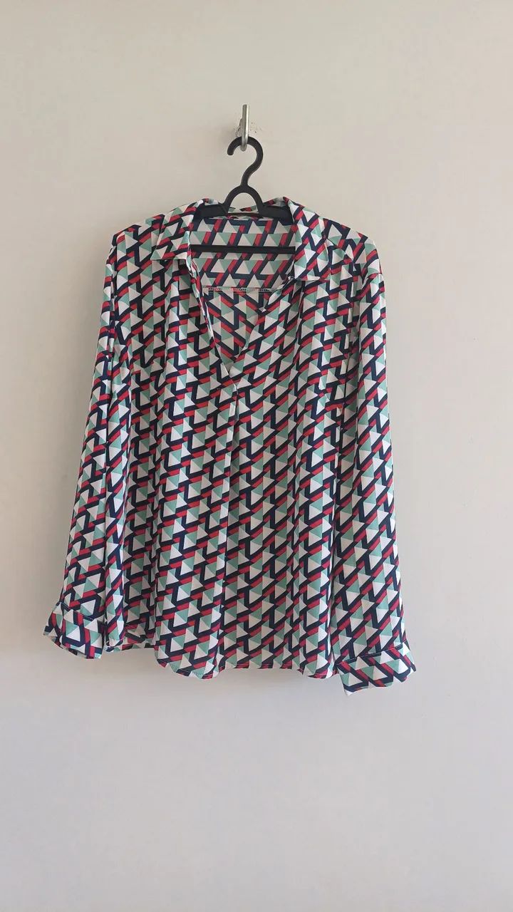 Camisa estampada geométrica manga longa