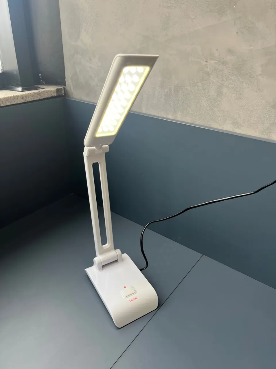 Abajur de LED com Design Moderno - Iluminação Perfeita