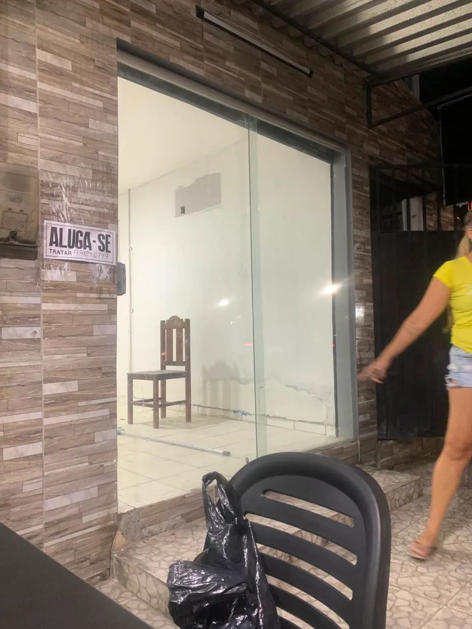 ? PORTA DE VIDRO TEMPERADO - R$ 1.000,00 - Foto 2