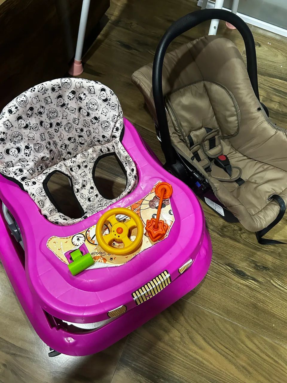 Andador e Bebe conforto 