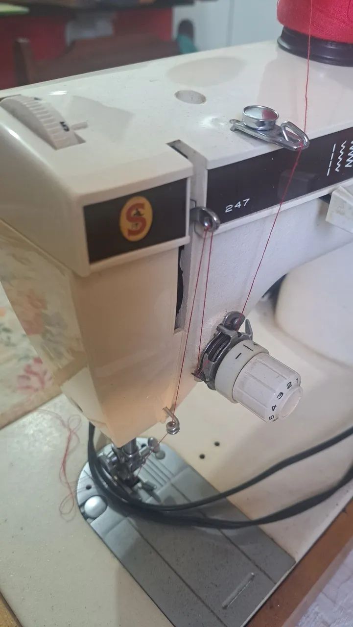 Máquina Costura Singer 247 ZigZag Luxo
