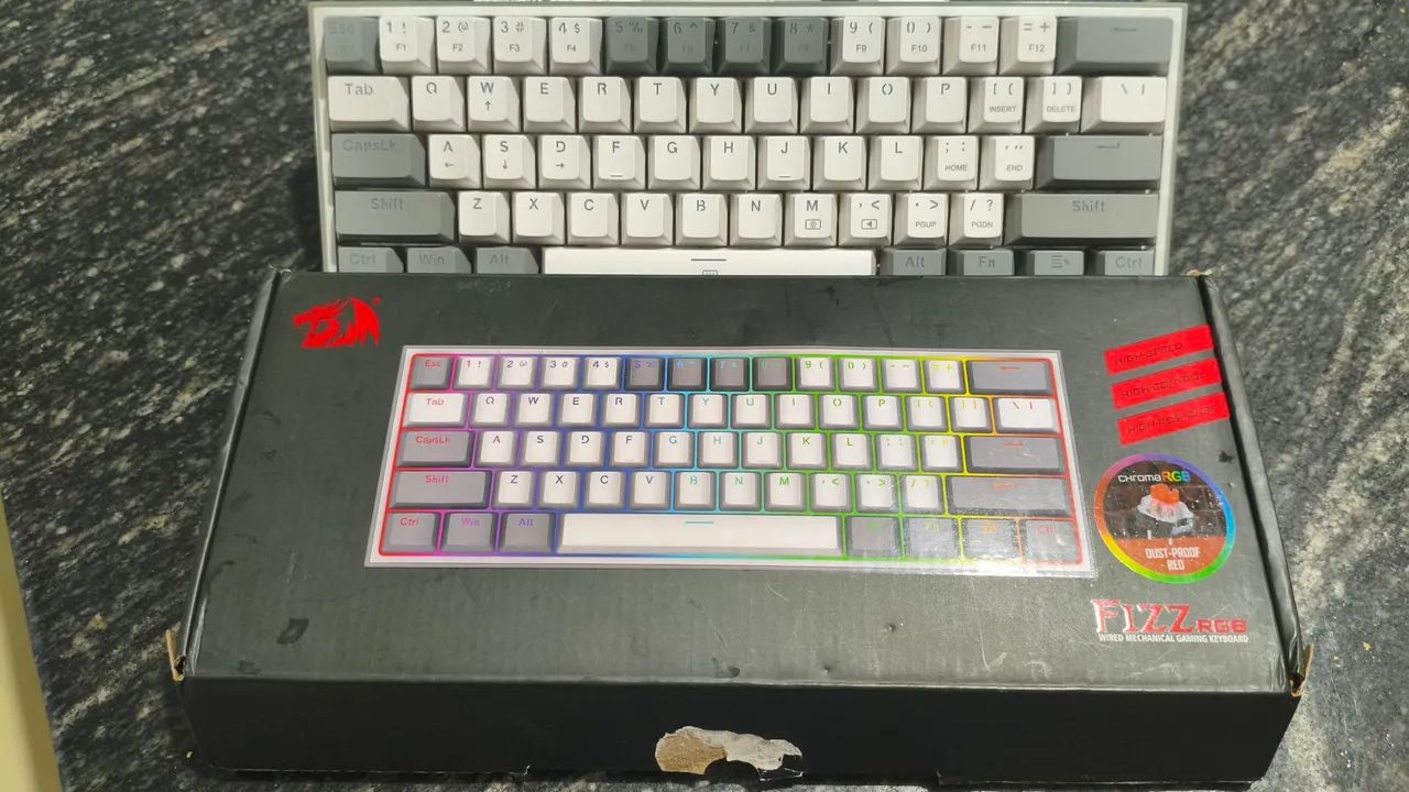 Teclado mecânico Redragon Fizz 60%
