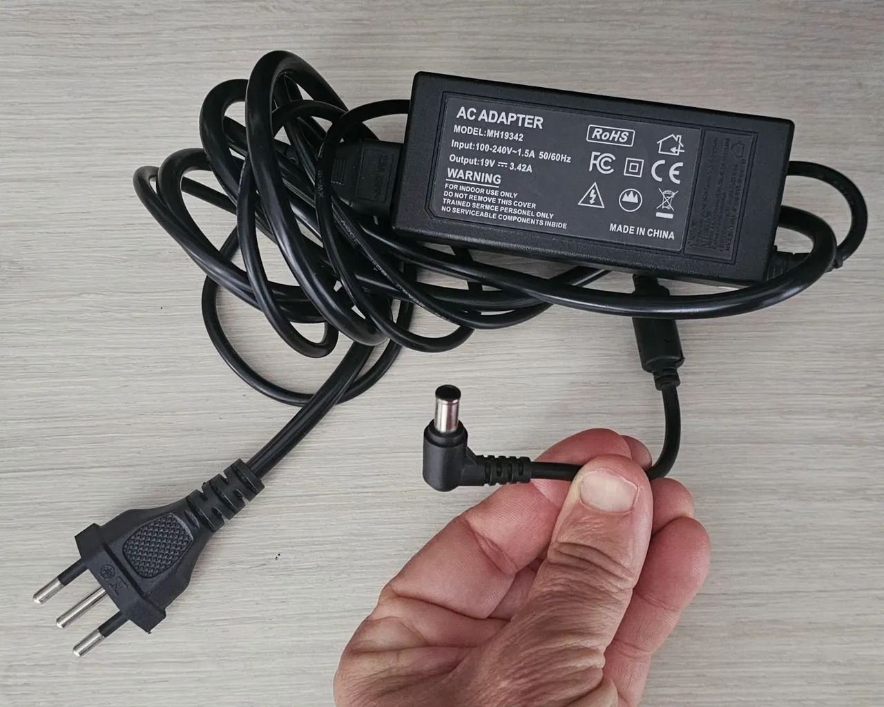 FONTE CARREGADOR BIVOLT (19V SAIDA)