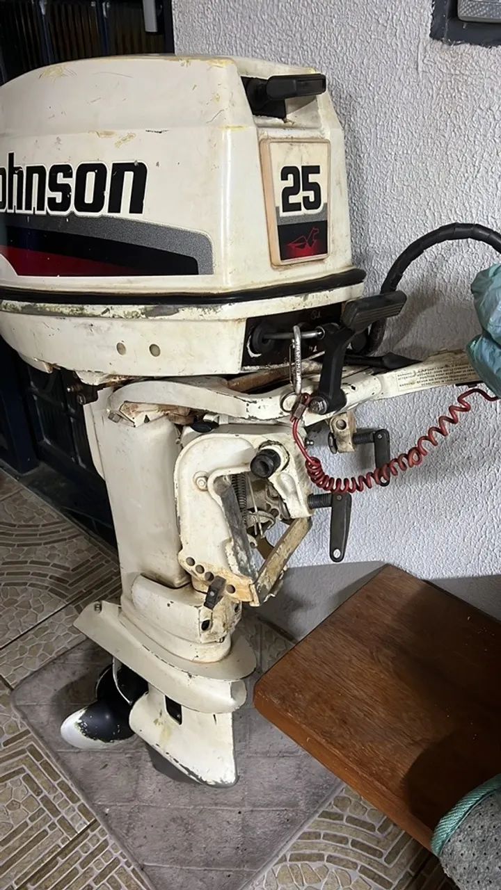MOTOR 25HP JOHNSON 2001 COM PARTIDA ELETRICA