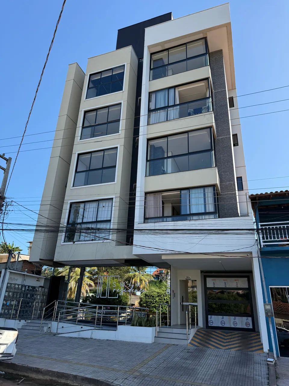 Apartamento mobiliado com ótima localização 