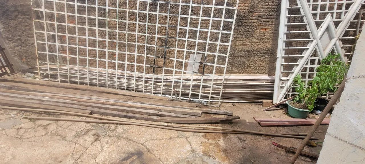 Portão quadrangular65675266533123122