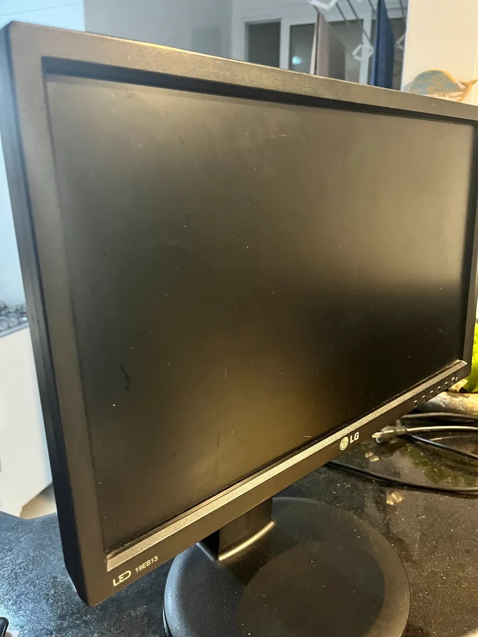 Monitor LED 19" LG Flatron - Perfeito p/ Home Office (Ajuste de Altura e Giro) - Foto 2