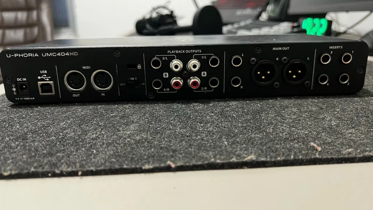 Interface de Áudio Behringer U-Phoria UMC404HD