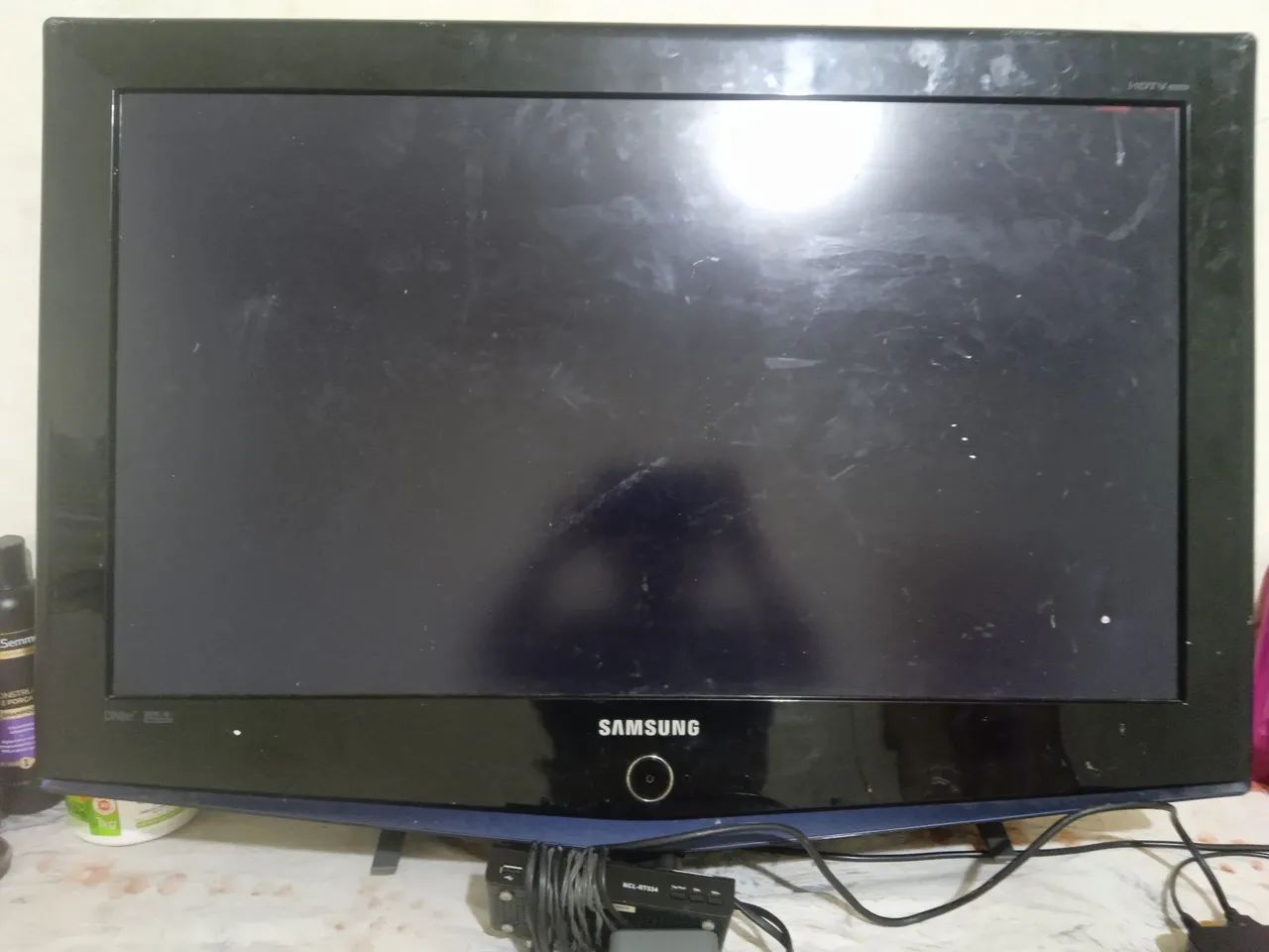 Vendo uma TV ela vai junto cm um conversor - Foto 3