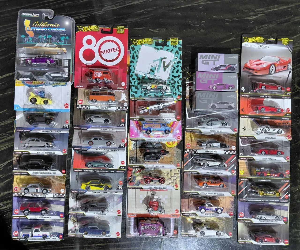 Coleção 50 Hot Wheels e Mini GT - Foto 5