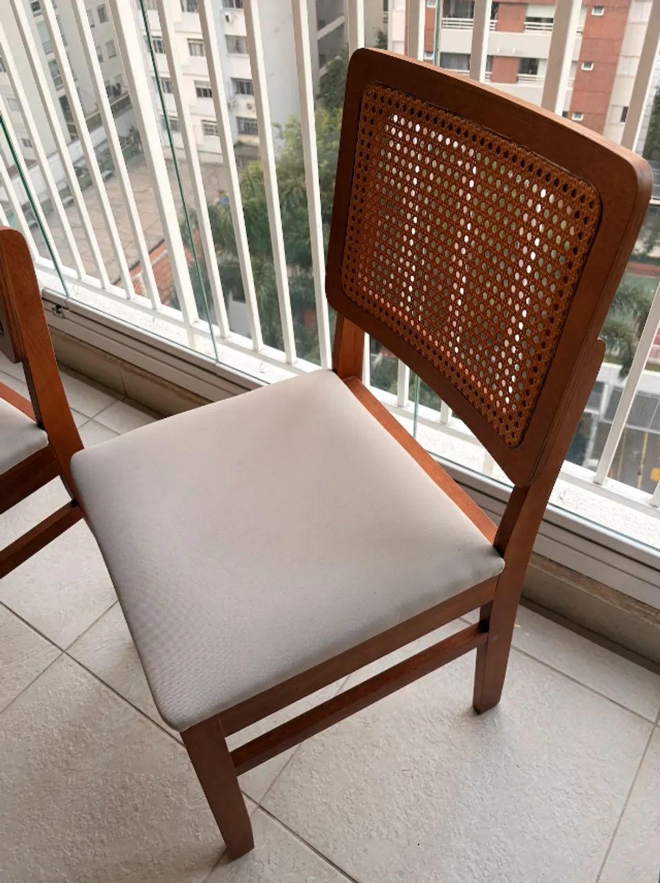 Mesa de jantar Tock extensível 80/160cm madeira e vidro COM 4 CADEIRAS - Foto 3