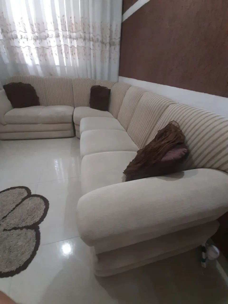 VENDO SOFÁ DE CANTO EM L - 6 LUGARES