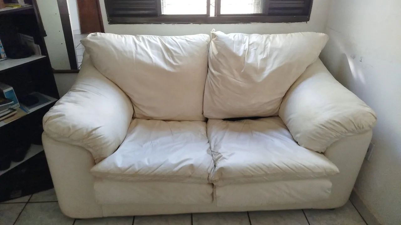 Sofá de couro 2 lugares 