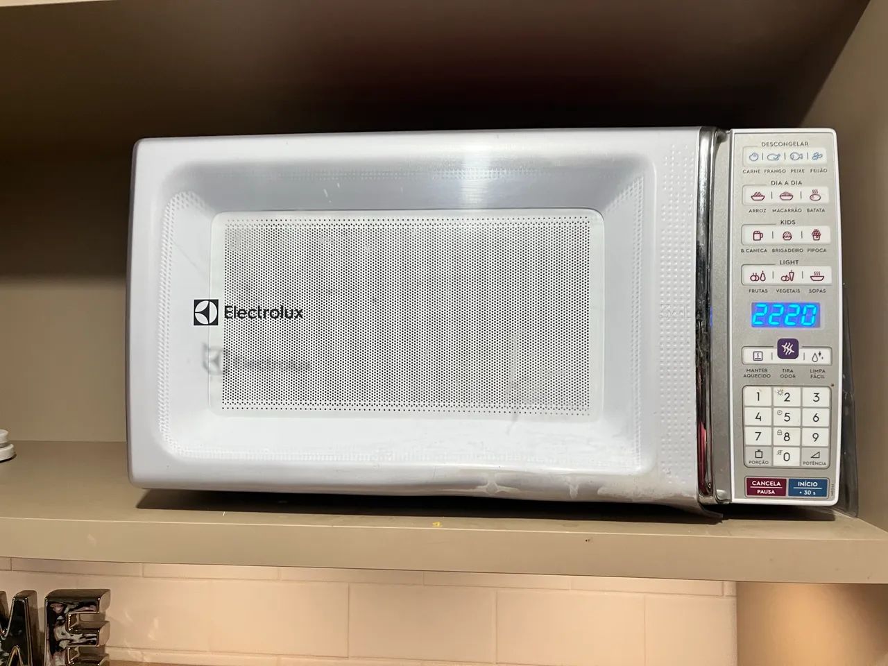 Micro-ondas Electrolux 34L - usado bom estado  - Foto 2