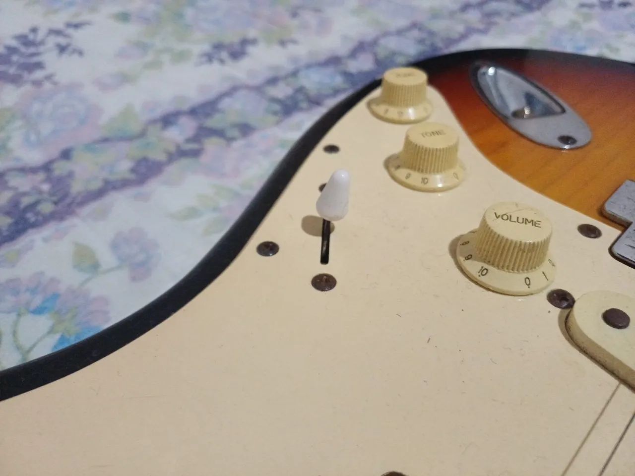 ? Guitarra Eagle Stratocaster Sunburst + Capa - Funcionando 100% ? - Foto 4