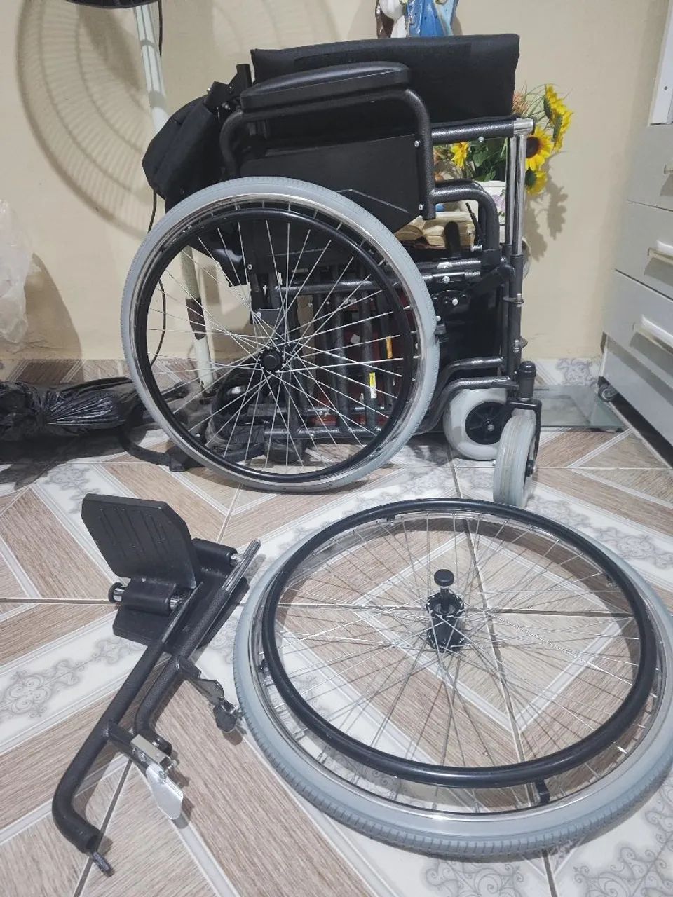 Cadeira de rodas desmontável em aço  - Foto 2