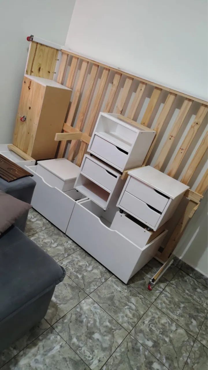 Cama casal com gaveteiros 