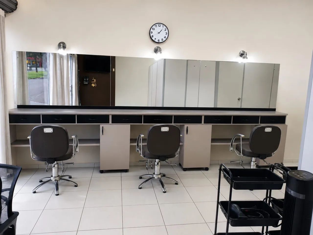 Vende Balcão , espelho s, cadeiras de cabeleireiro e banco de espera